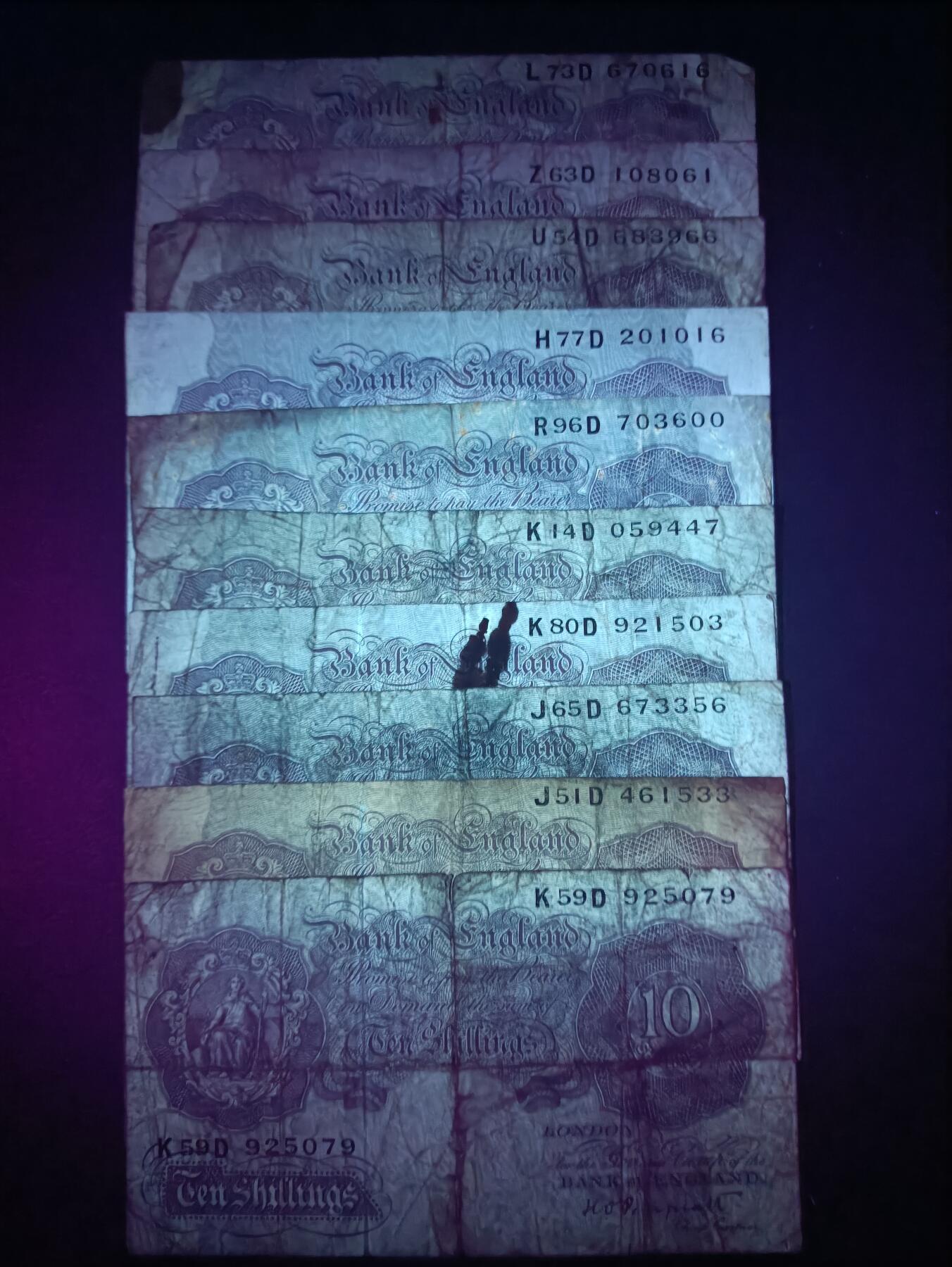 2025十一月第一期，总199期 英格兰战时A序列10先令流通品相批量十张，有别于战前战后普通的红色版本用紫色印刷