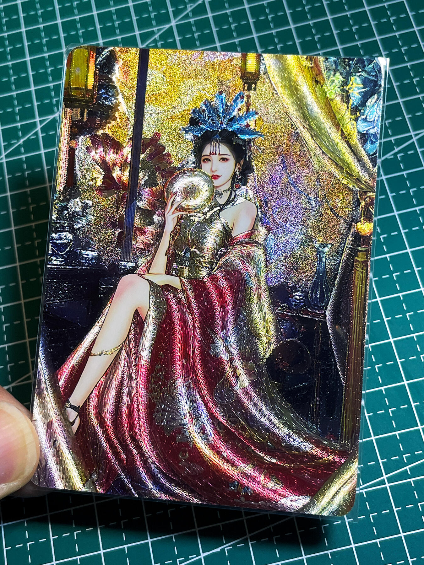 显眼宝35期 佣金1起 10月29日晚20:30截拍  造物卡牌   墨烬红颜系列    女儿国王    共1张   粗闪冷烫工艺   大卡尺寸  63*88