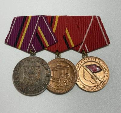 韵星假日精品2025秋季军品类拍卖会-- Rimey Holidays Boutique 2025 Autumn Militaria Sale - 民主德国三联排--银级民防功绩奖章、铜级工战队功绩奖章和工战队优异成就奖章