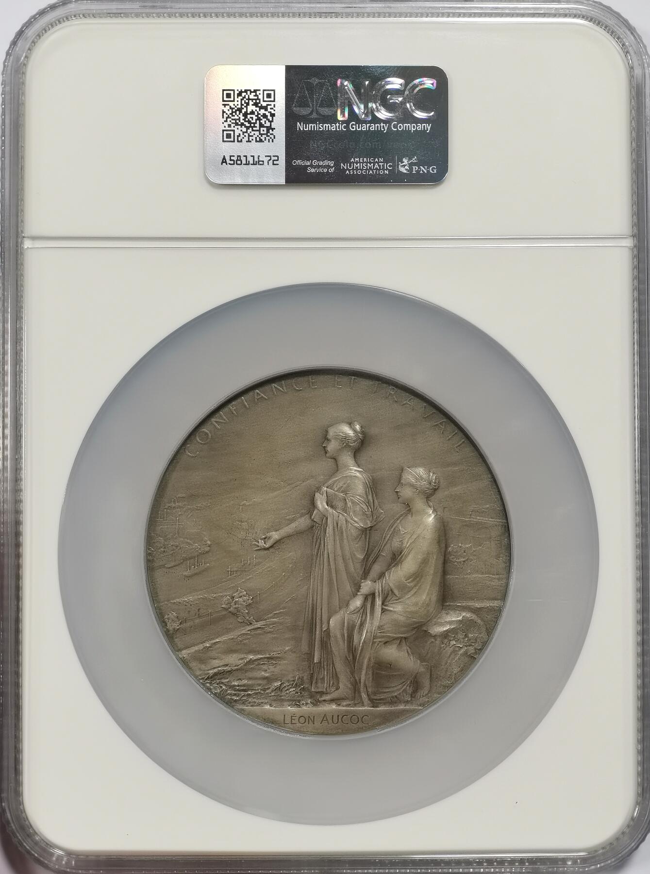 博洋堂“物美丰成”11月精品专场暨第145期（全场包邮） NGC MS62 Roty戎装玛丽安娜 法国银行百年纪念银章 直径68mm，重约132.9克，品相不错，老包浆未经过任何处理，原滋原味，边缘无磕碰