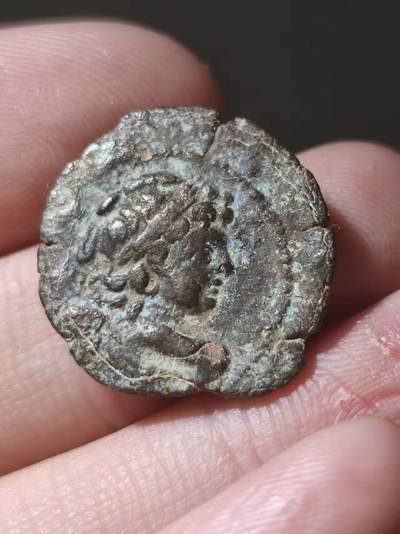 星盘世界钱币十一月五日古典币专场 - 希腊化叙利亚- 塞琉古安条克七世爱神铜币 正面是爱神（安7cos）背面是古埃及伊西丝图案 塞琉古与托勒密的联姻导致了塞琉古钱币上出现埃及图案 尤其是伊西丝崇拜 希腊化时代流行更广