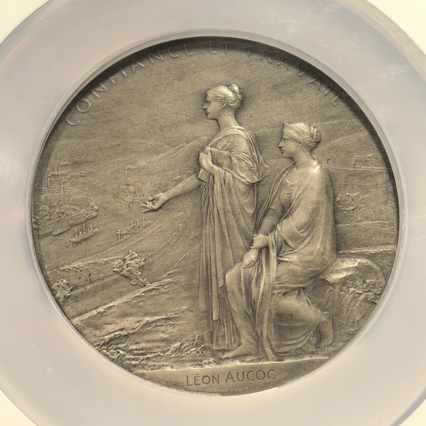 博洋堂“物美丰成”11月精品专场暨第145期（全场包邮） NGC MS62 Roty戎装玛丽安娜 法国银行百年纪念银章 直径68mm，重约132.9克，品相不错，老包浆未经过任何处理，原滋原味，边缘无磕碰