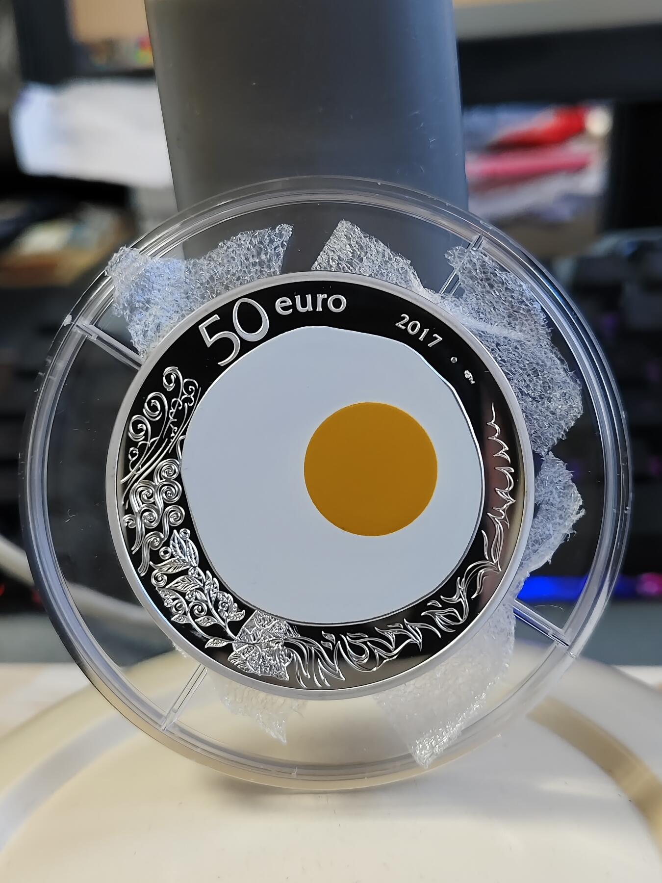 第180期拍卖【长期征集拍品】【北京币展专场】 获奖法国2017年米其林季萨瓦餐厅的鸡蛋5盎司银币，950银，发行500枚