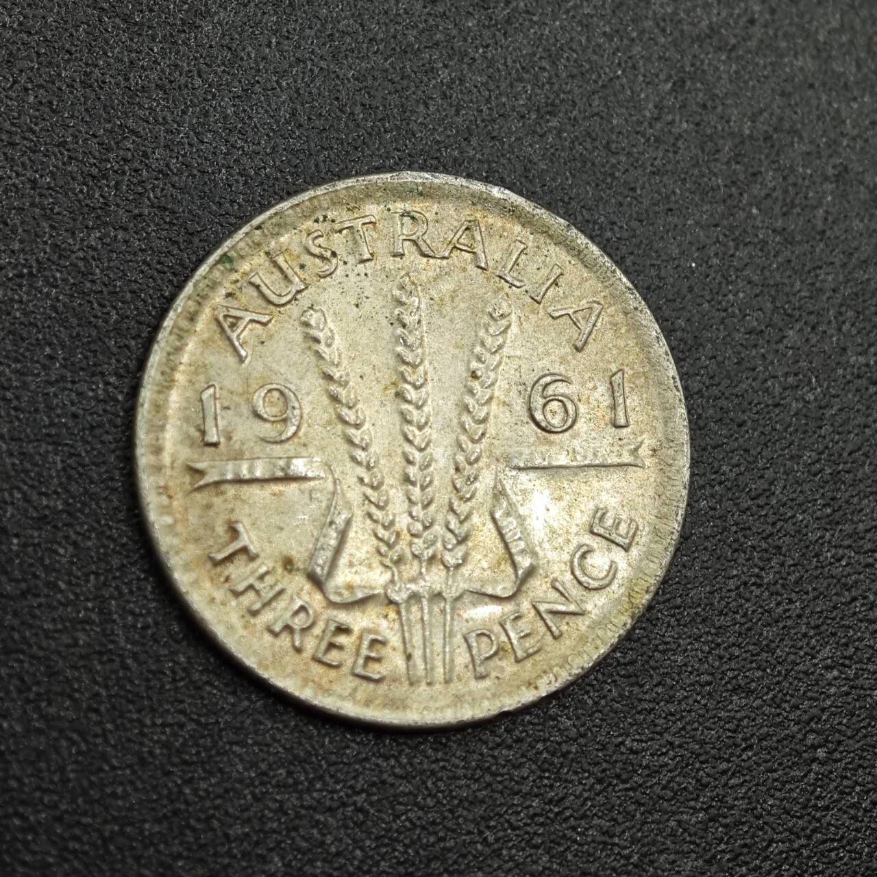 【淘币小摊】限时拍第七百八十拍  小银币场  满百包邮可预留两周  周一统一发货  澳大利亚1961年伊丽莎白二世3便士银币