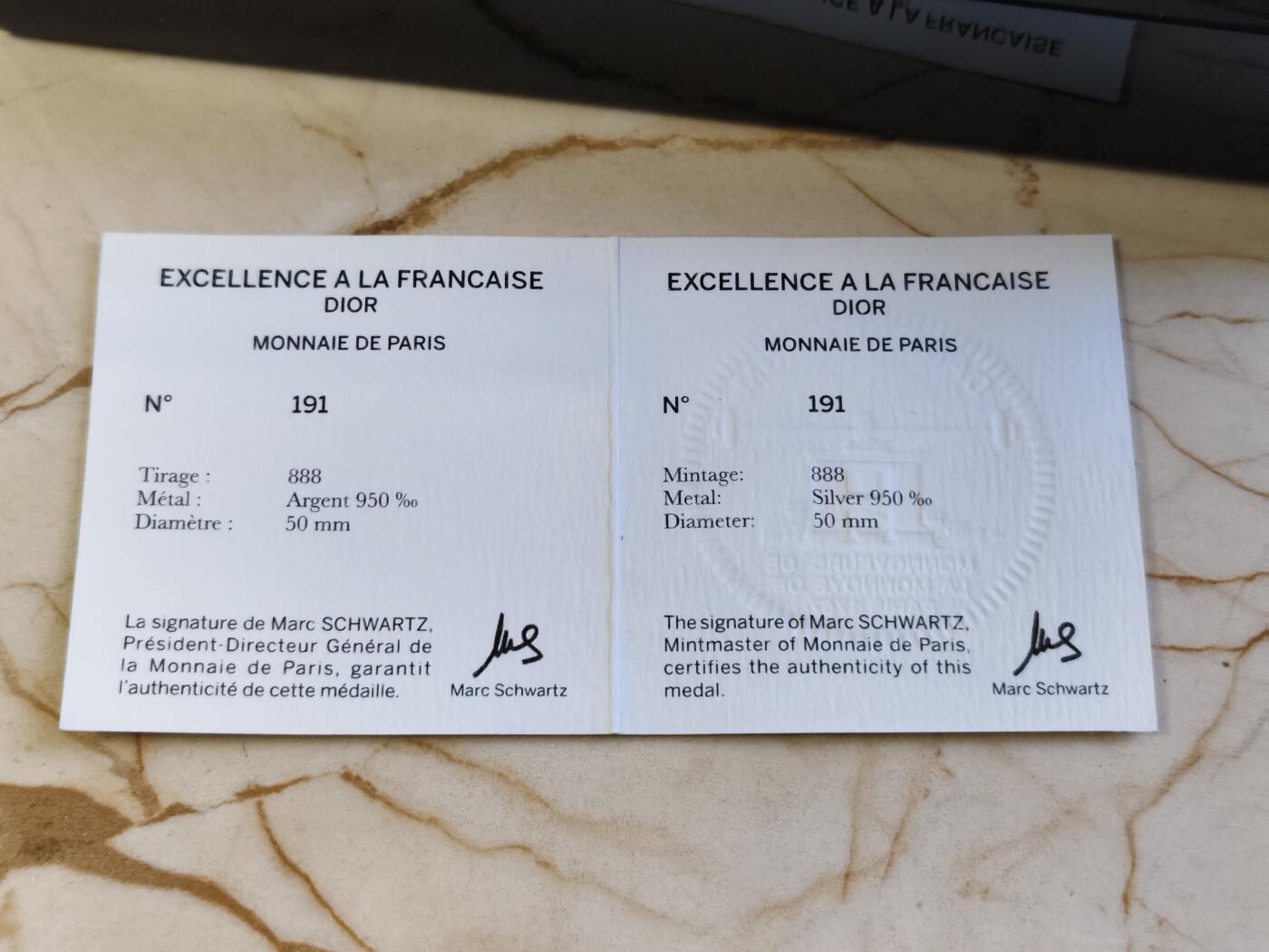 第180期拍卖【长期征集拍品】【北京币展专场】 法国2021年法兰西瑰宝系列迪奥105克镀金纪念银章，950银，发行888枚，有氧化