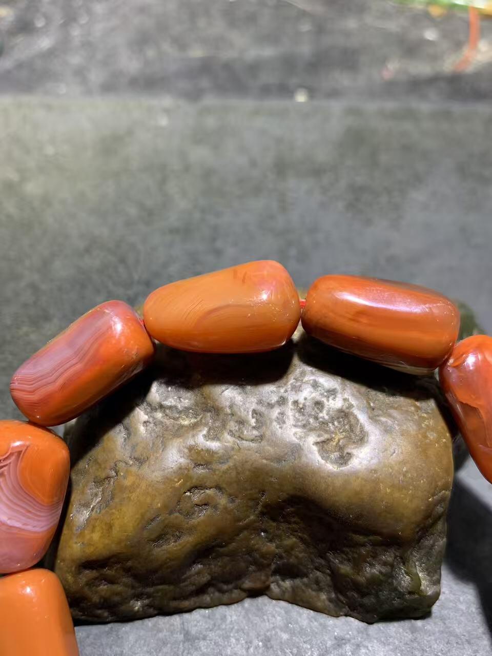 川料柿子红南红玛瑙随形单圈手串一条，