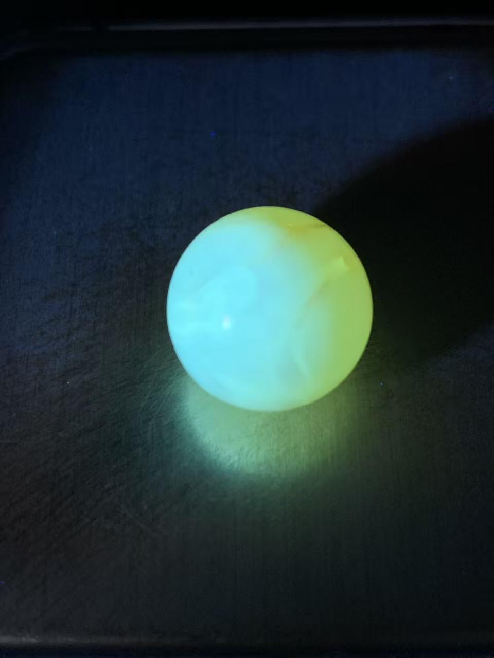 天然乌克兰原矿蜜蜡通货圆珠一颗。