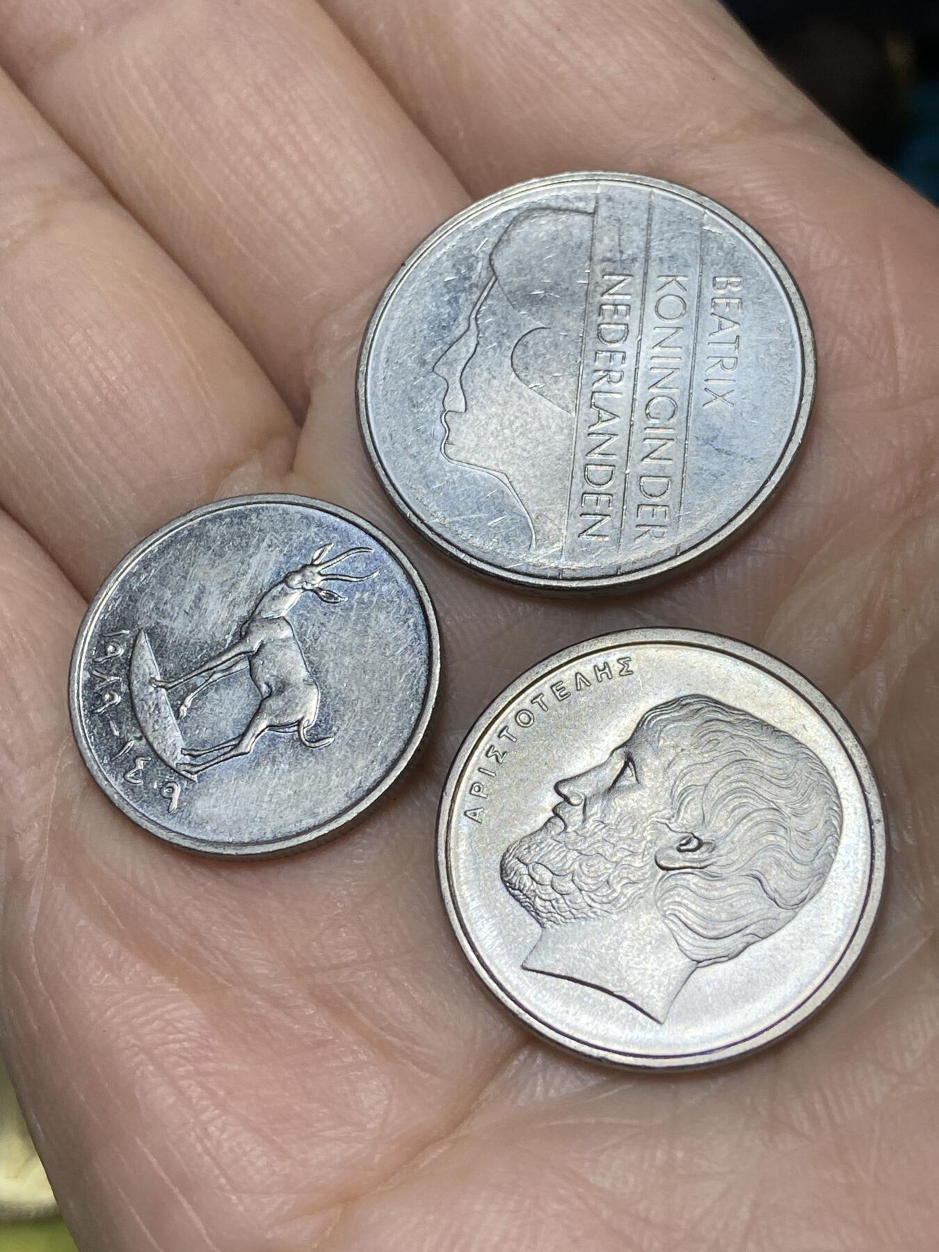 2025年第一百一十九场(总第一百四十五场）外国好品散币(免佣金) 散币3枚：荷兰🇳🇱1982年1分，希腊🇬🇷1986年5德拉克马，阿联酋🇦🇪1989年25费尔