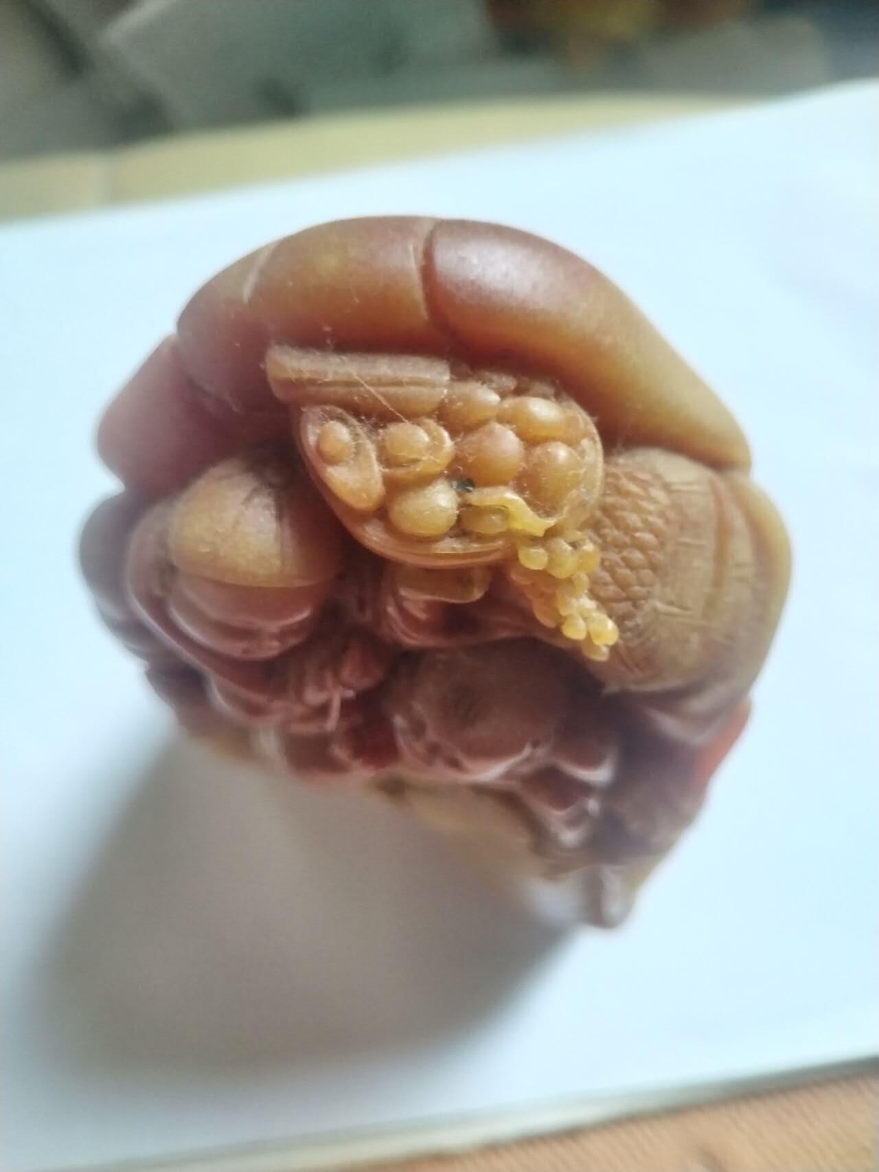 综合 寿山石摆件。重约1200克。