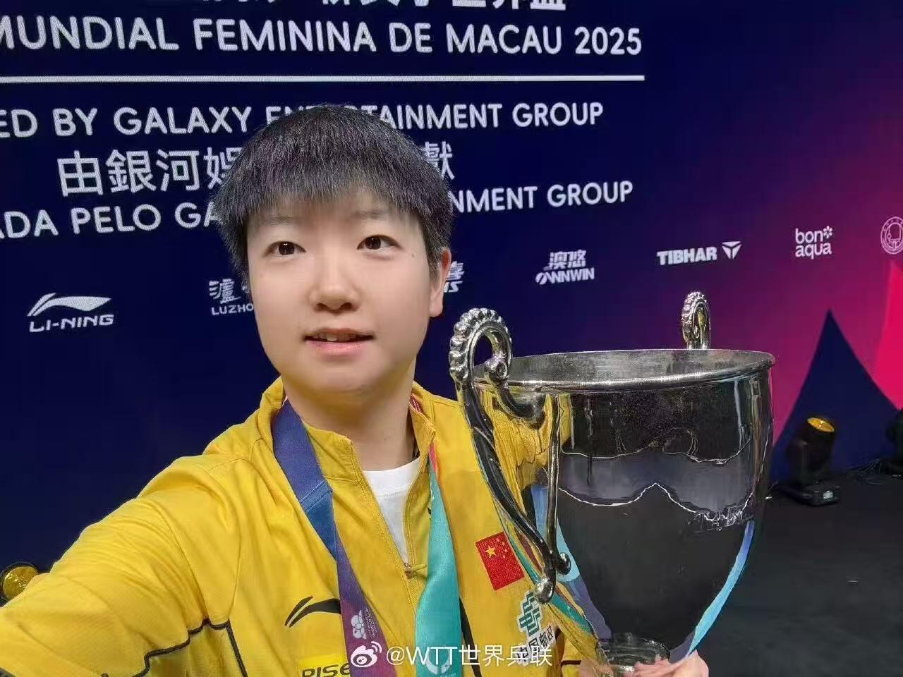 零元拍：难得再见孙颖莎全名亲签2025多哈世乒赛女单冠军媒体卡！