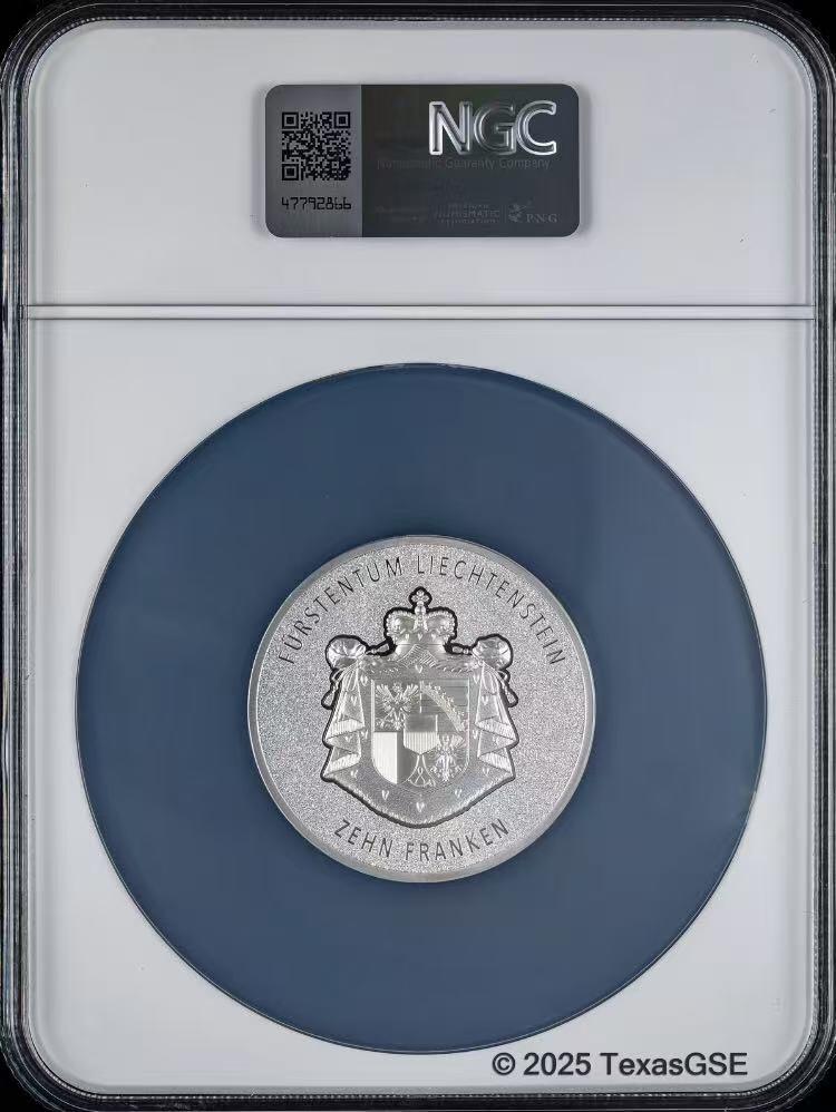 ❤️【币观天下】❤️ 第329期钱币拍卖- 2025.10.31周五晚上6点半场-长期征集拍品 2024年列支敦士登法郎100周年纪念2盎司大银币ngc-ms70首期标 正面以高浮雕再现了莱茵河谷的地形 巧思奇妙 铸造工艺精湛 附原厂盒证