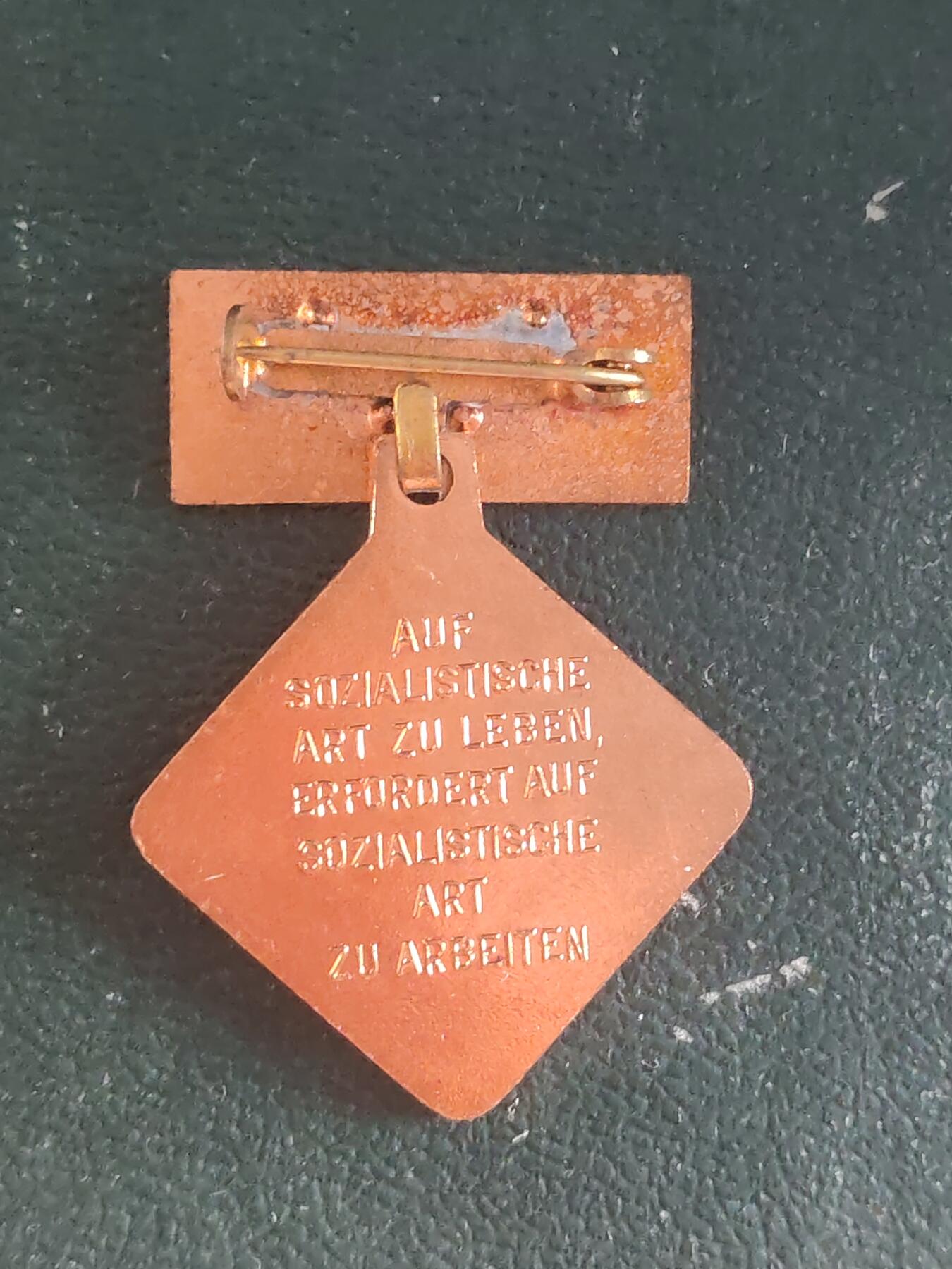 荷兰第127期勋赏拍卖 民主德国个人劳动积极分子奖章