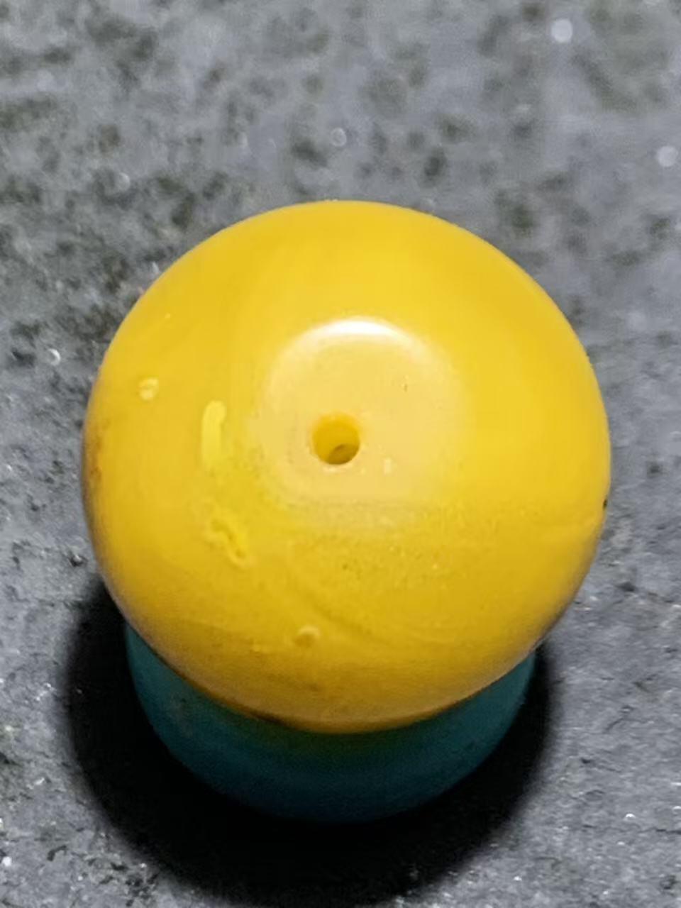 天然乌克兰蜜蜡通货圆珠一颗