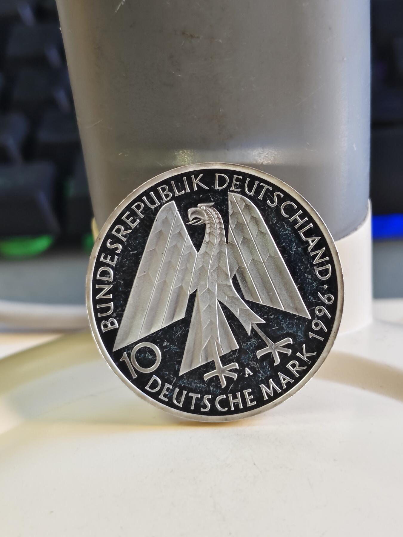 第180期拍卖【长期征集拍品】【北京币展专场】 1996年德国10马克精制银币 天主教社会服务组织成立150年 625银15，5克 国外售价在100美金以上