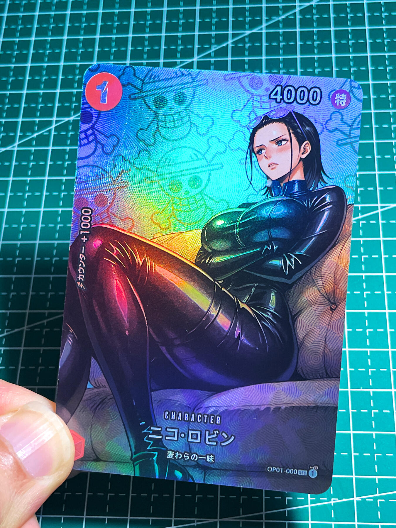 显眼宝35期 佣金1起 10月29日晚20:30截拍  个人比较喜欢的角色 海贼王女帝 皮衣版 一枚 折光彩闪 小卡尺寸