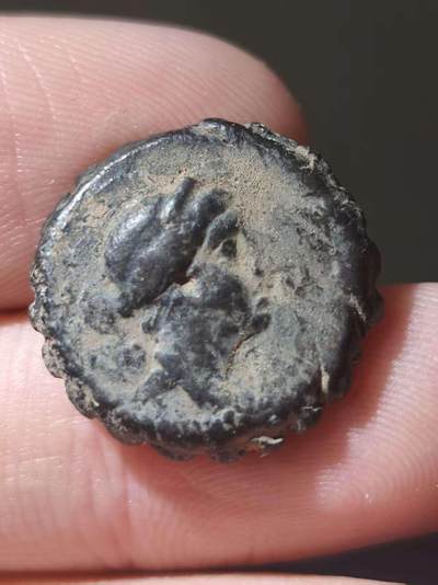 星盘世界钱币十一月五日古典币专场 - 塞琉古帝国 阿尔忒弥斯铜币 前162-150年 德米特里乌斯一世时期 正面是女神背面是弓箭 塞琉古特色瓶盖铜币