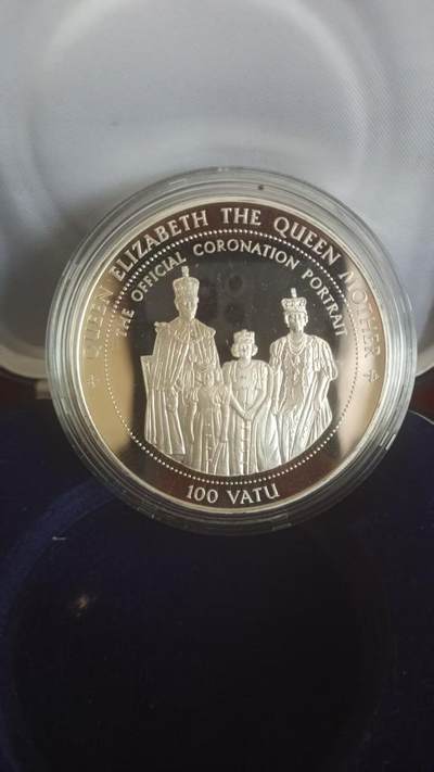 ❤️【币观天下】❤️ 第329期钱币拍卖- 2025.10.31周五晚上6点半场-长期征集拍品 - 瓦鲁阿图1995年5盎司大银币 皇太后系列 官方加冕像 有盒无证书