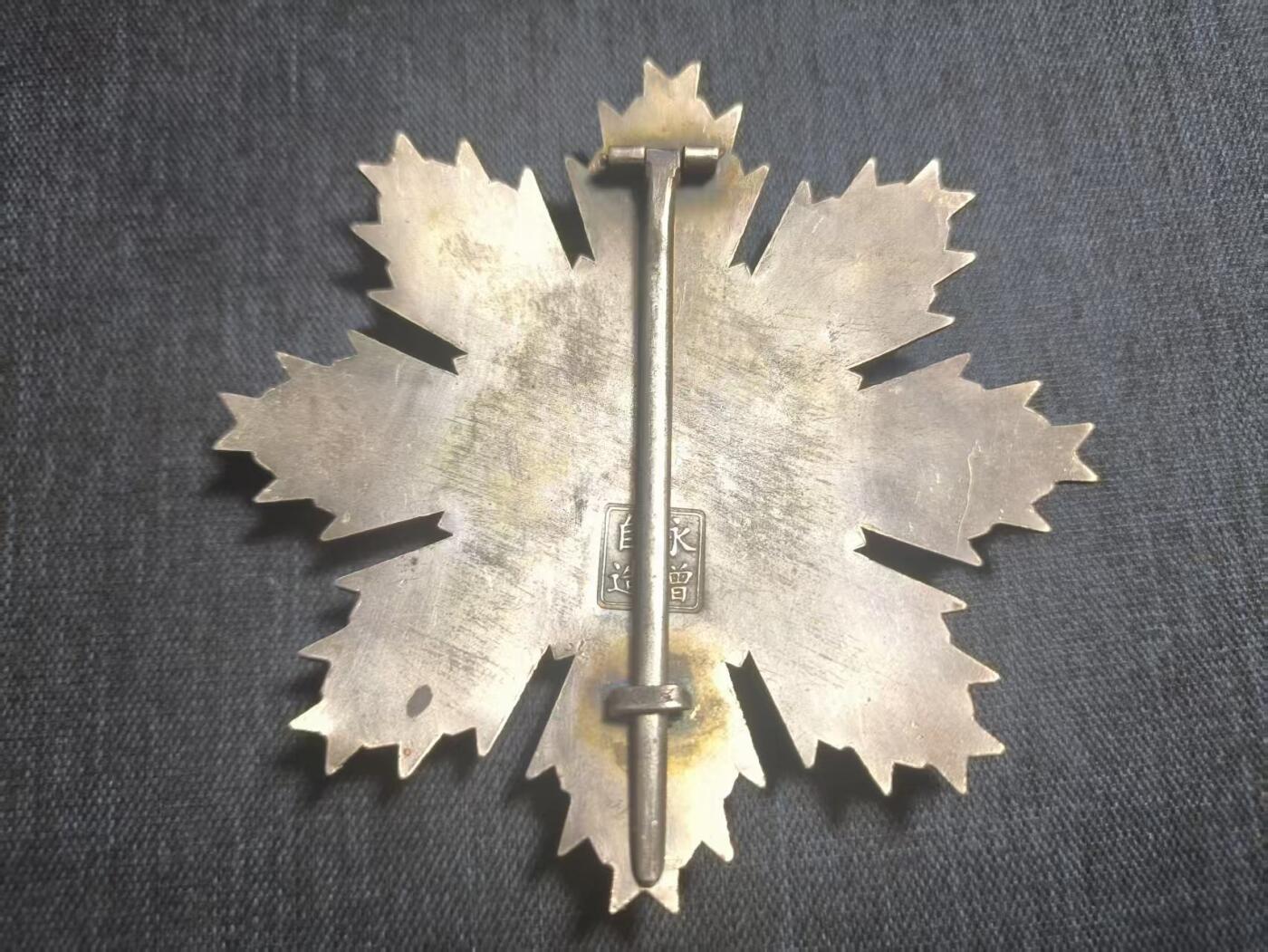 罗岚⭐爱藏⭐精品专拍第七场-分享拍场赚佣（周六有群拍，详细看简介） 中華民國文虎勛章（大綬章） 銀色琺瑯質（復刻品）