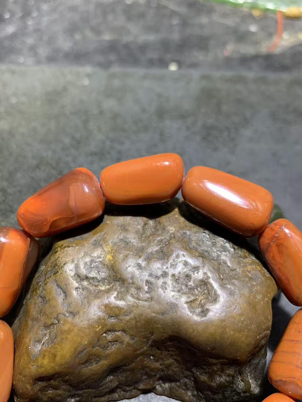 川料柿子红南红玛瑙随形单圈手串一条，