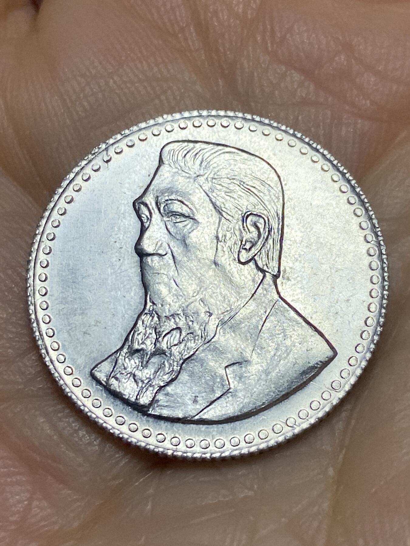 2025年第一百一十九场(总第一百四十五场）外国好品散币(免佣金) 南非🇿🇦1986年1先令(约翰内斯堡金礁城铸币局发型淘金主题公园纪念币)