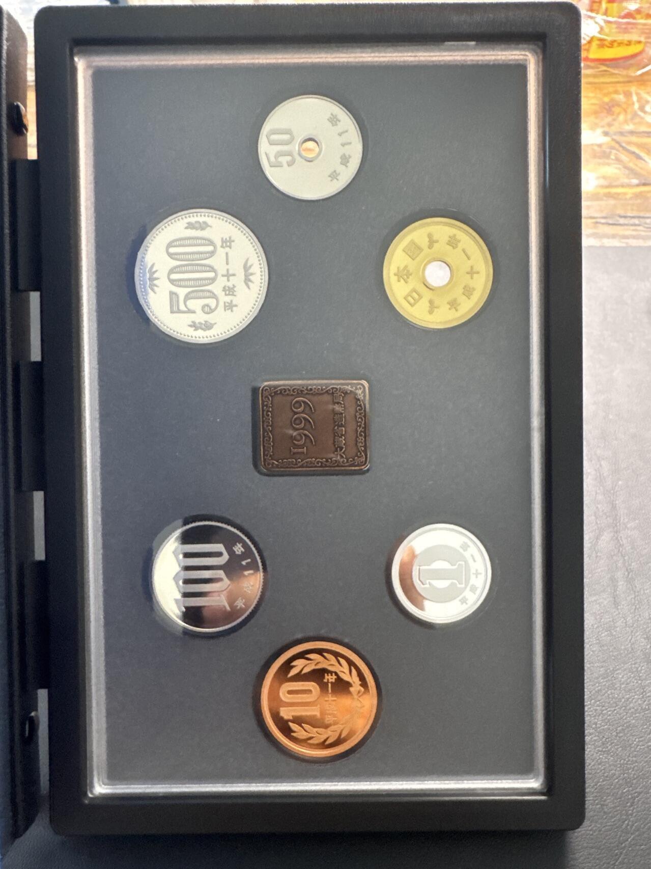 ❤️【币观天下】❤️ 第329期钱币拍卖- 2025.10.31周五晚上6点半场-长期征集拍品 日本1999年官方精制套币