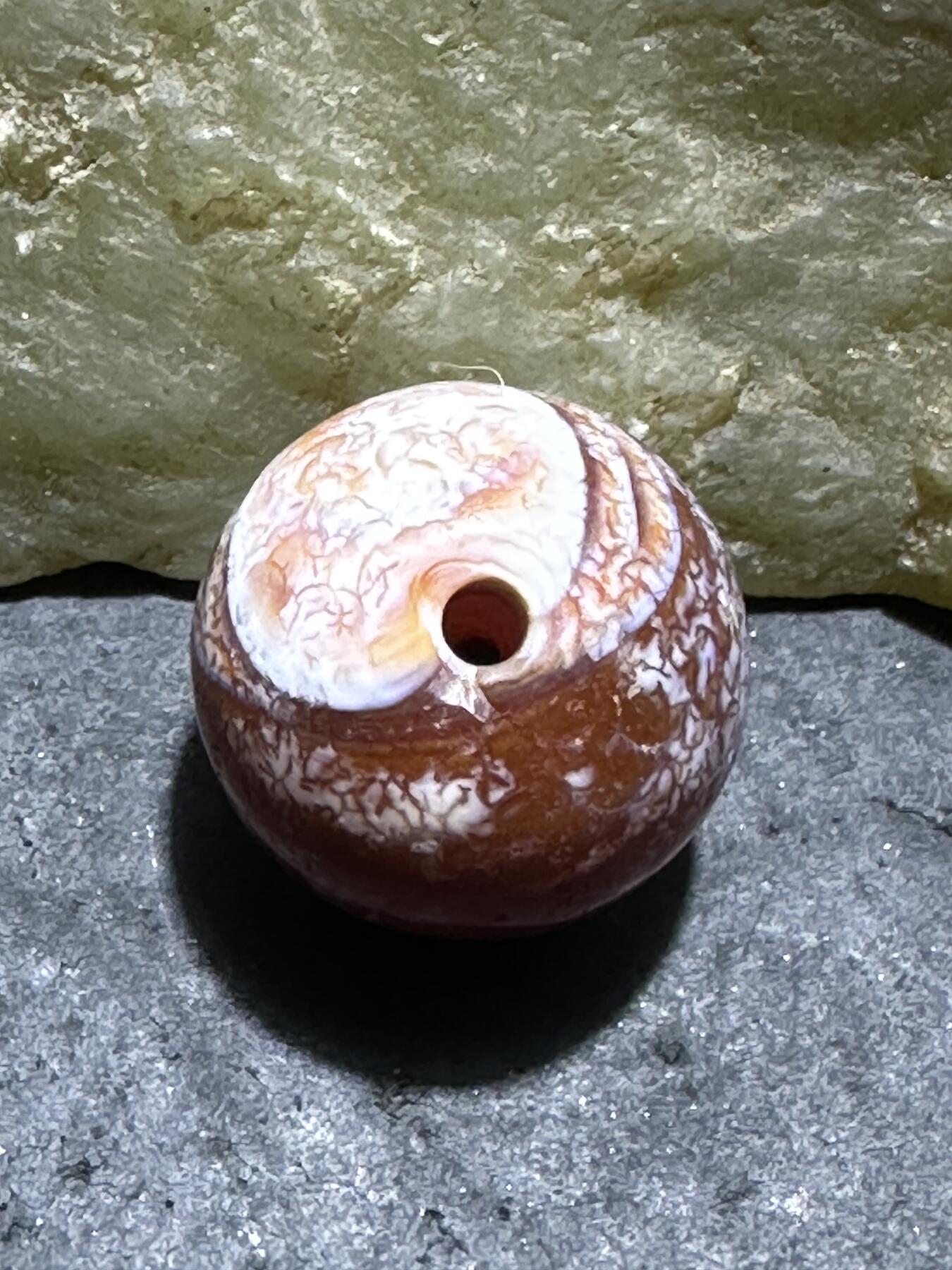 精美高玉化奶油皮天眼缠丝风化纹玛瑙随形苹果珠一颗，