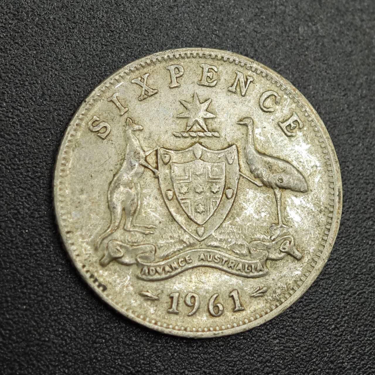 【淘币小摊】限时拍第七百八十拍  小银币场  满百包邮可预留两周  周一统一发货  澳大利亚1961年伊丽莎白二世6便士银币