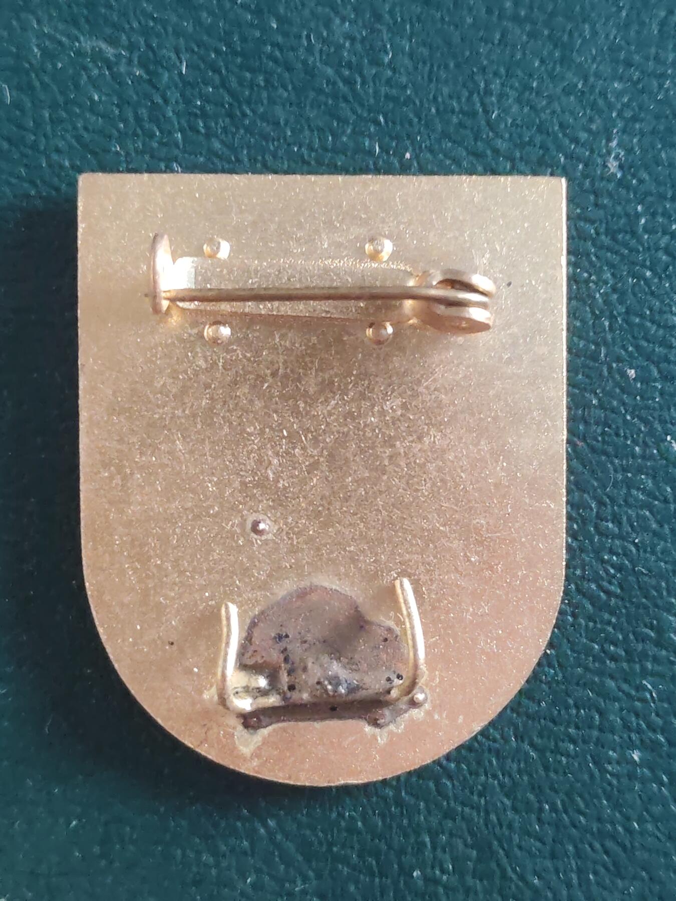 荷兰第127期勋赏拍卖 民主德国民防服务证章