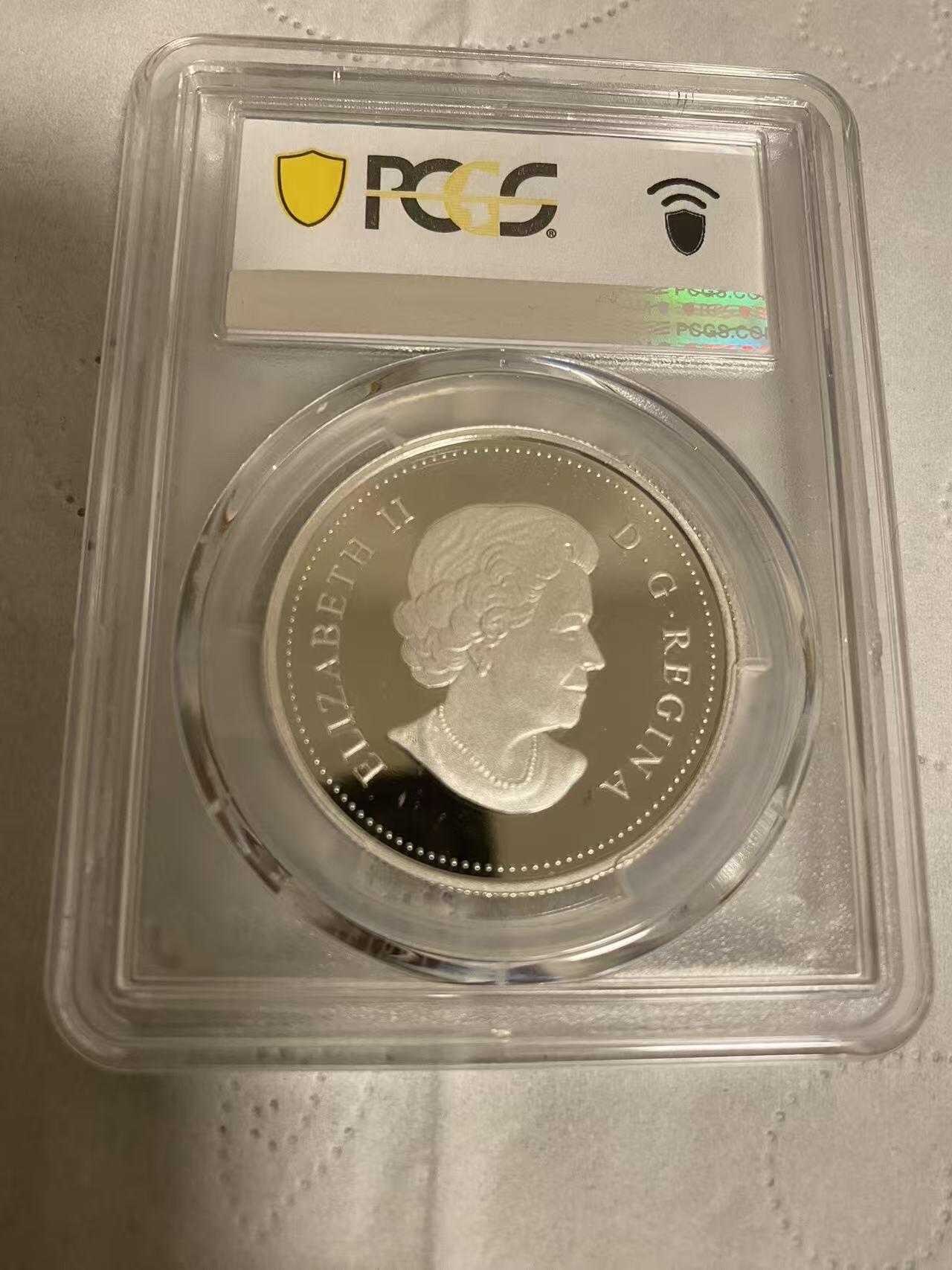 ❤️【币观天下】❤️ 第329期钱币拍卖- 2025.10.31周五晚上6点半场-长期征集拍品 2015年加拿大国旗五十周年银币pcgspr70满分💯