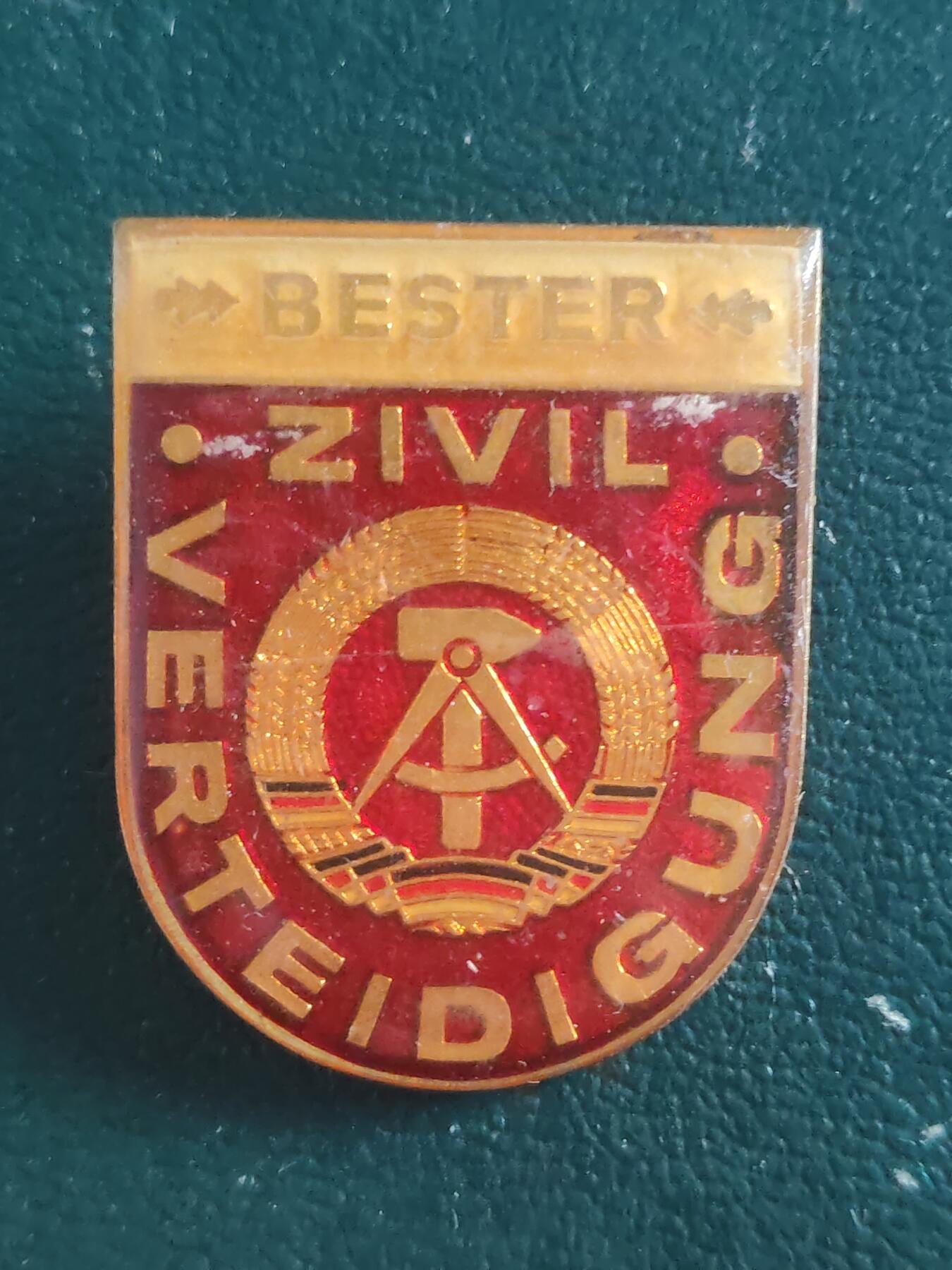 荷兰第127期勋赏拍卖 民主德国民防服务证章