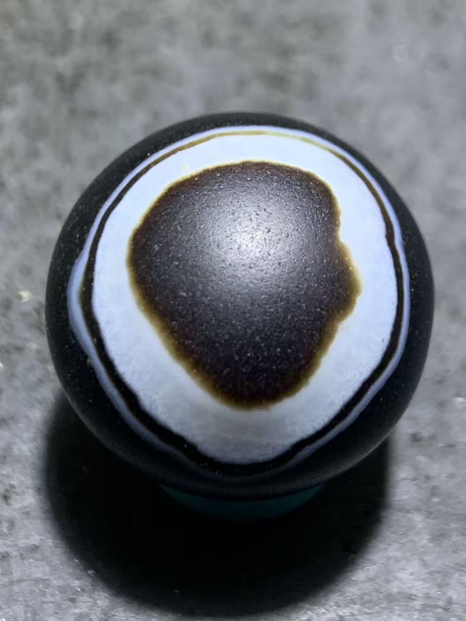 精美亚光冰飘天眼纹药师玛瑙随形圆珠一个，