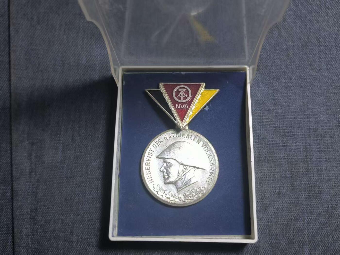 罗岚⭐爱藏⭐精品专拍第七场-分享拍场赚佣（周六有群拍，详细看简介） 民主德国人民军银级预备役军官奖章带盒 早期凸版