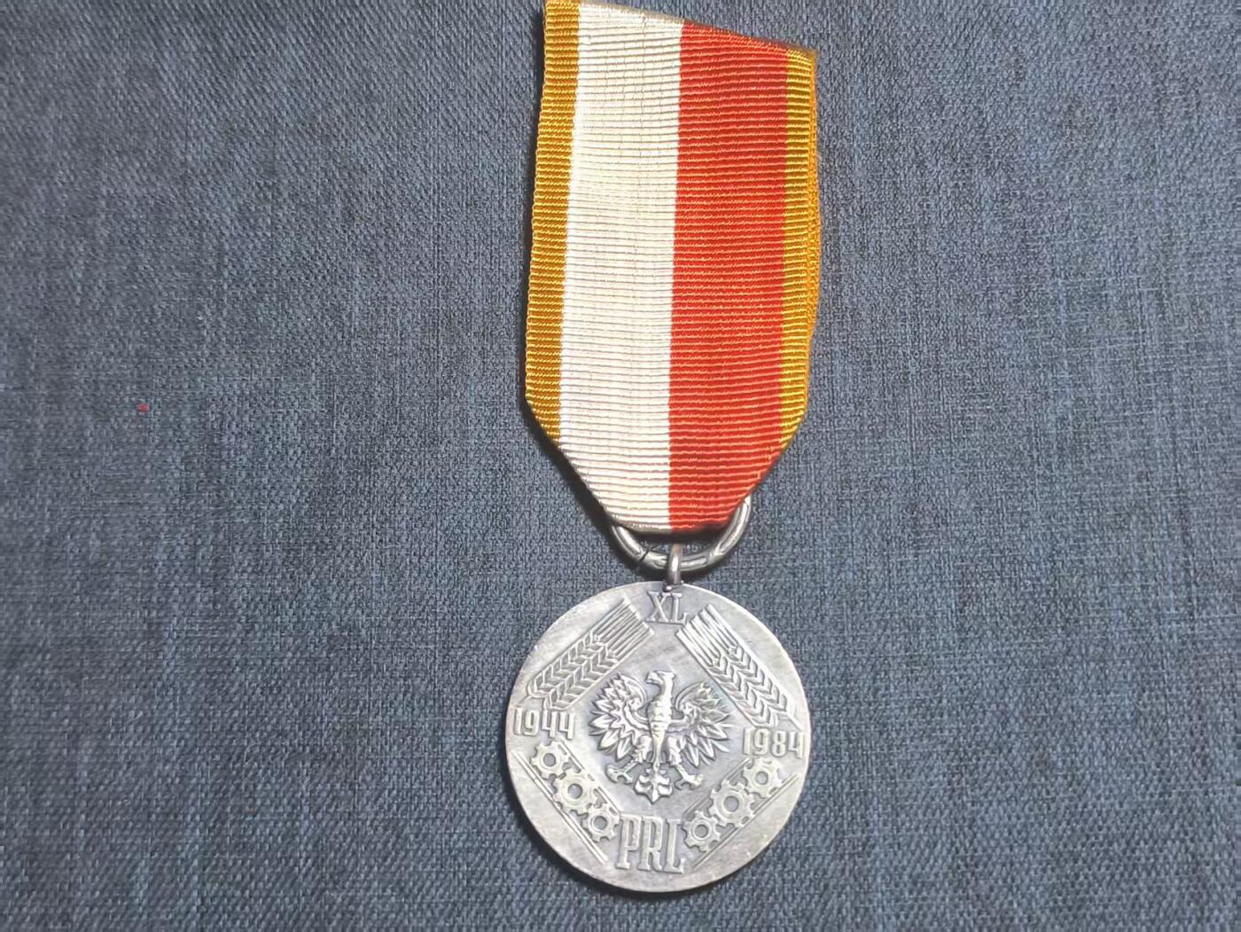 罗岚⭐爱藏⭐精品专拍第七场-分享拍场赚佣（周六有群拍，详细看简介） 波兰人民共和国成立40周年奖章