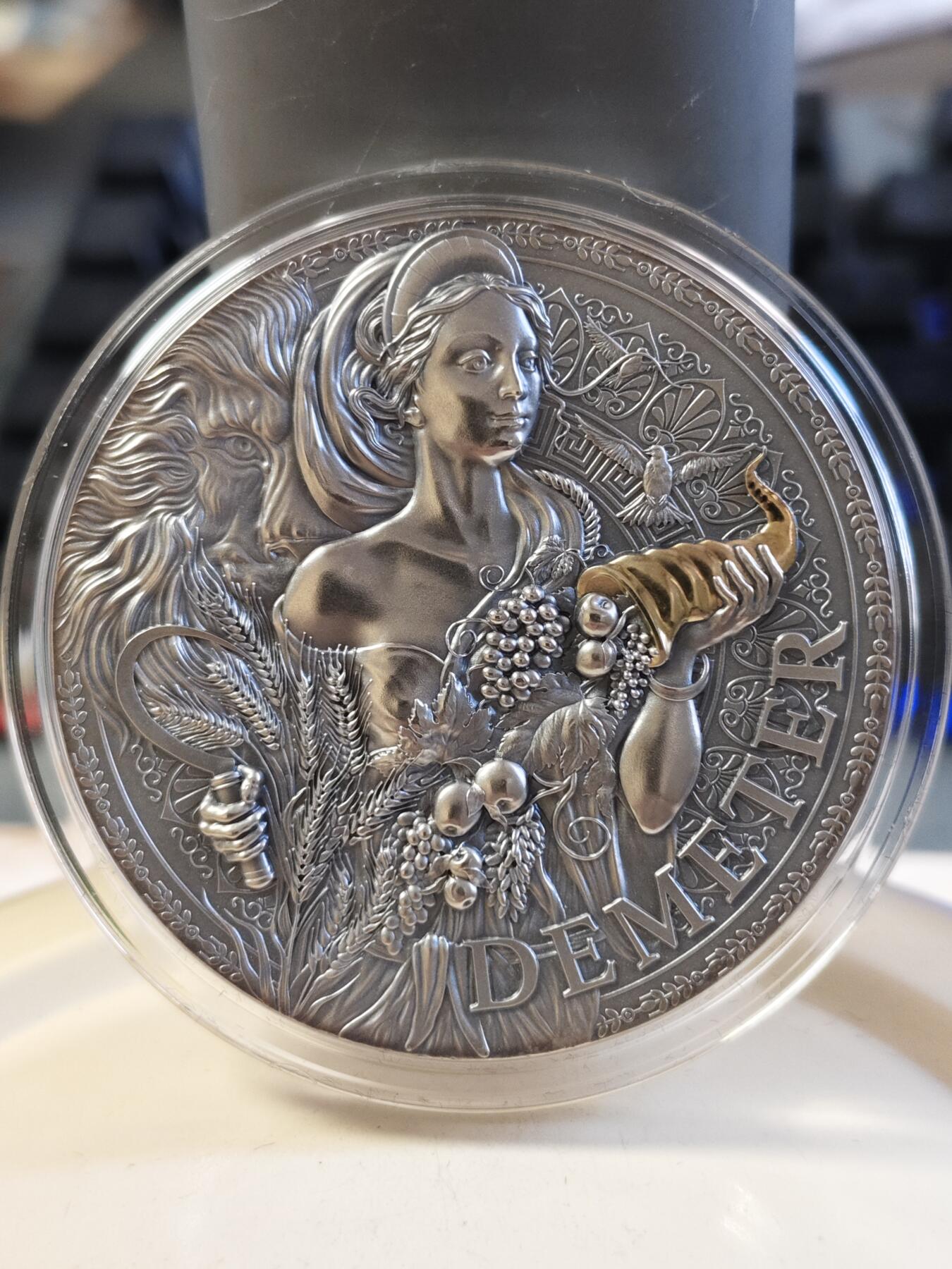 第180期拍卖【长期征集拍品】【北京币展专场】 喀麦隆2023年希腊神话生育女神得墨忒耳2盎司纪念银币，999银，发行500枚