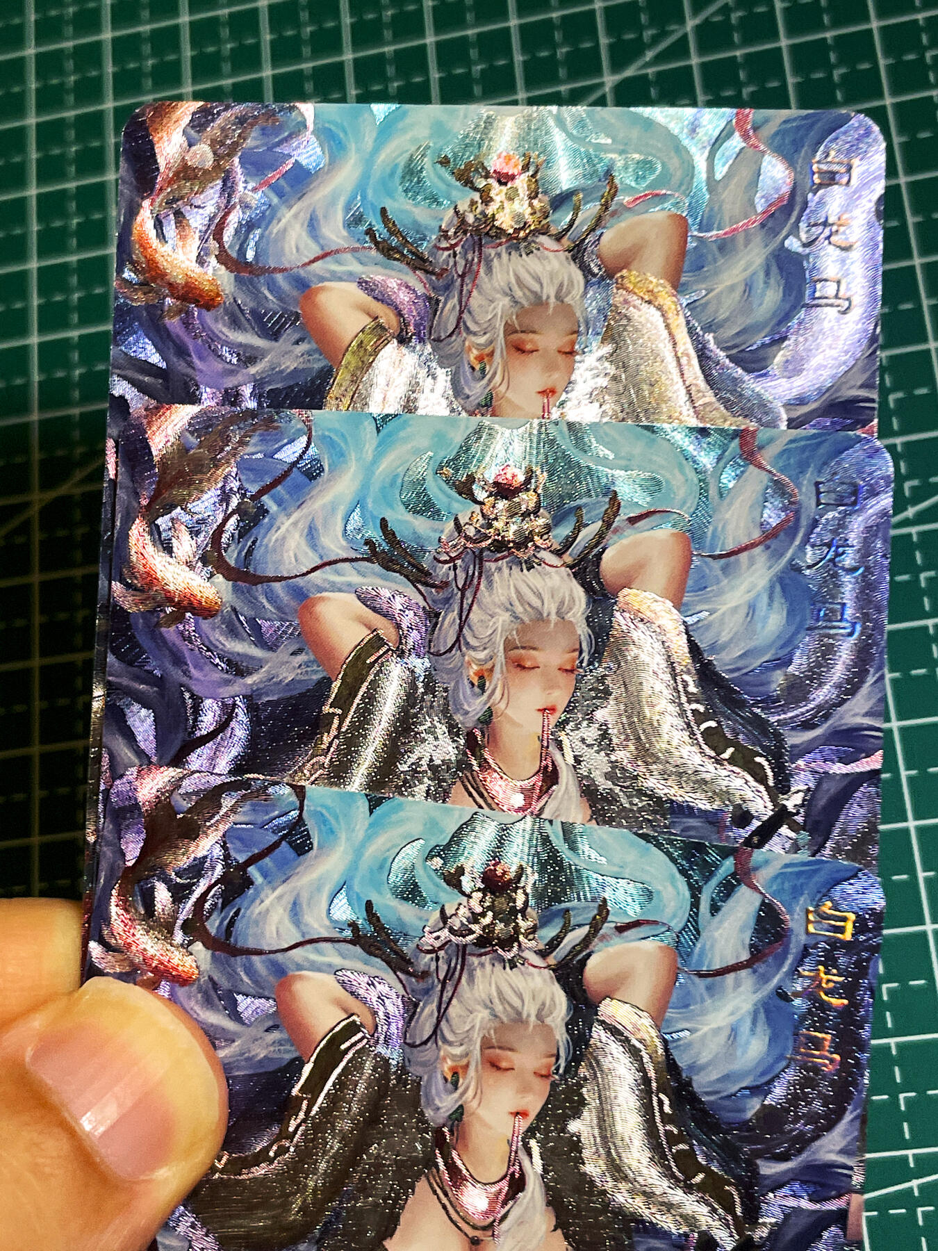 显眼宝35期 佣金1起 10月29日晚20:30截拍  卡将卡牌 稀有群芳 小白龙三渐变三张 粗闪工艺 63*88