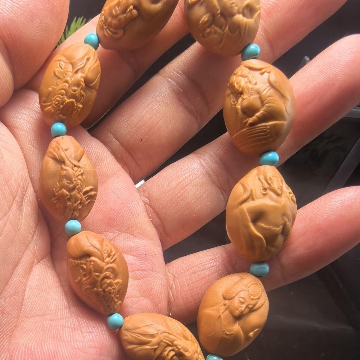 听雨轩（12） 双面核雕手串 一面美女，一面生命之源（可联系发图）