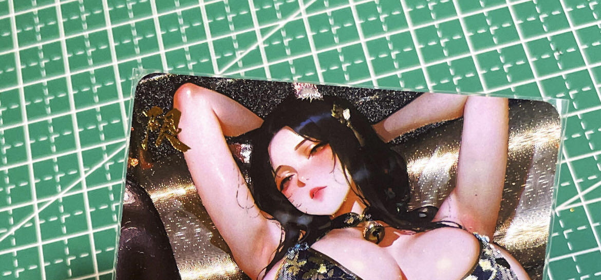 显眼宝35期 佣金1起 10月29日晚20:30截拍  造物卡牌   墨烬红颜系列    狐狸限定卡    共1张   粗闪冷烫工艺   大卡尺寸  63*88