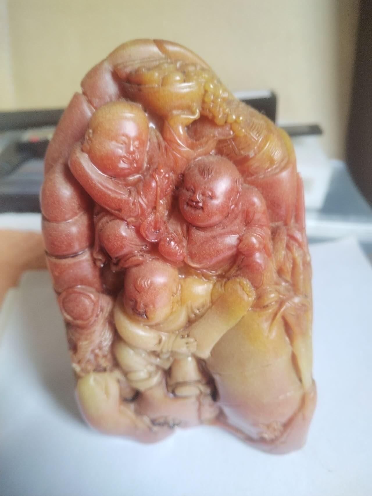 综合 寿山石摆件。重约1200克。