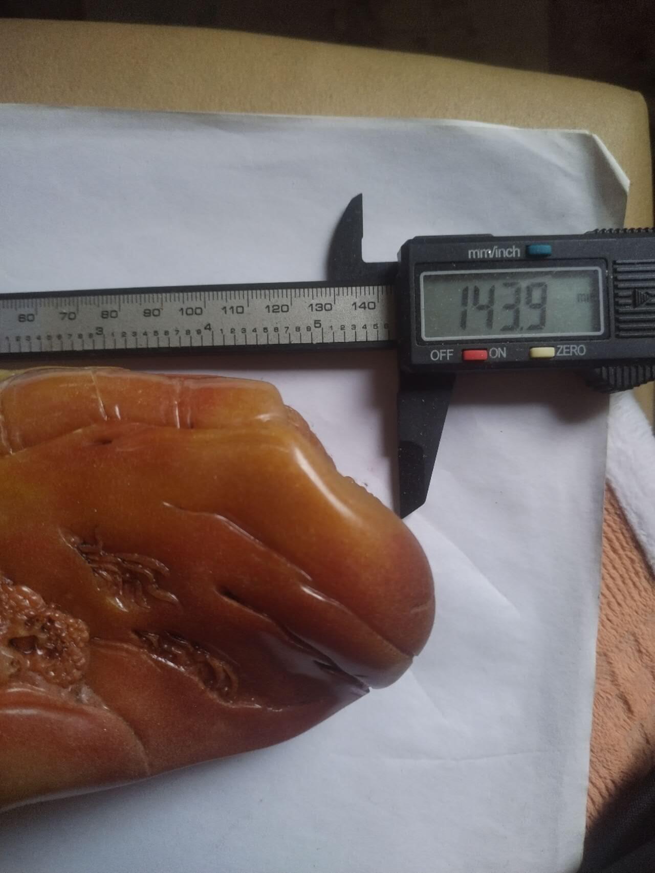 综合 寿山石摆件。重约1200克。