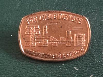 荷兰第127期勋赏拍卖 - 民主德国企业优秀服务证章