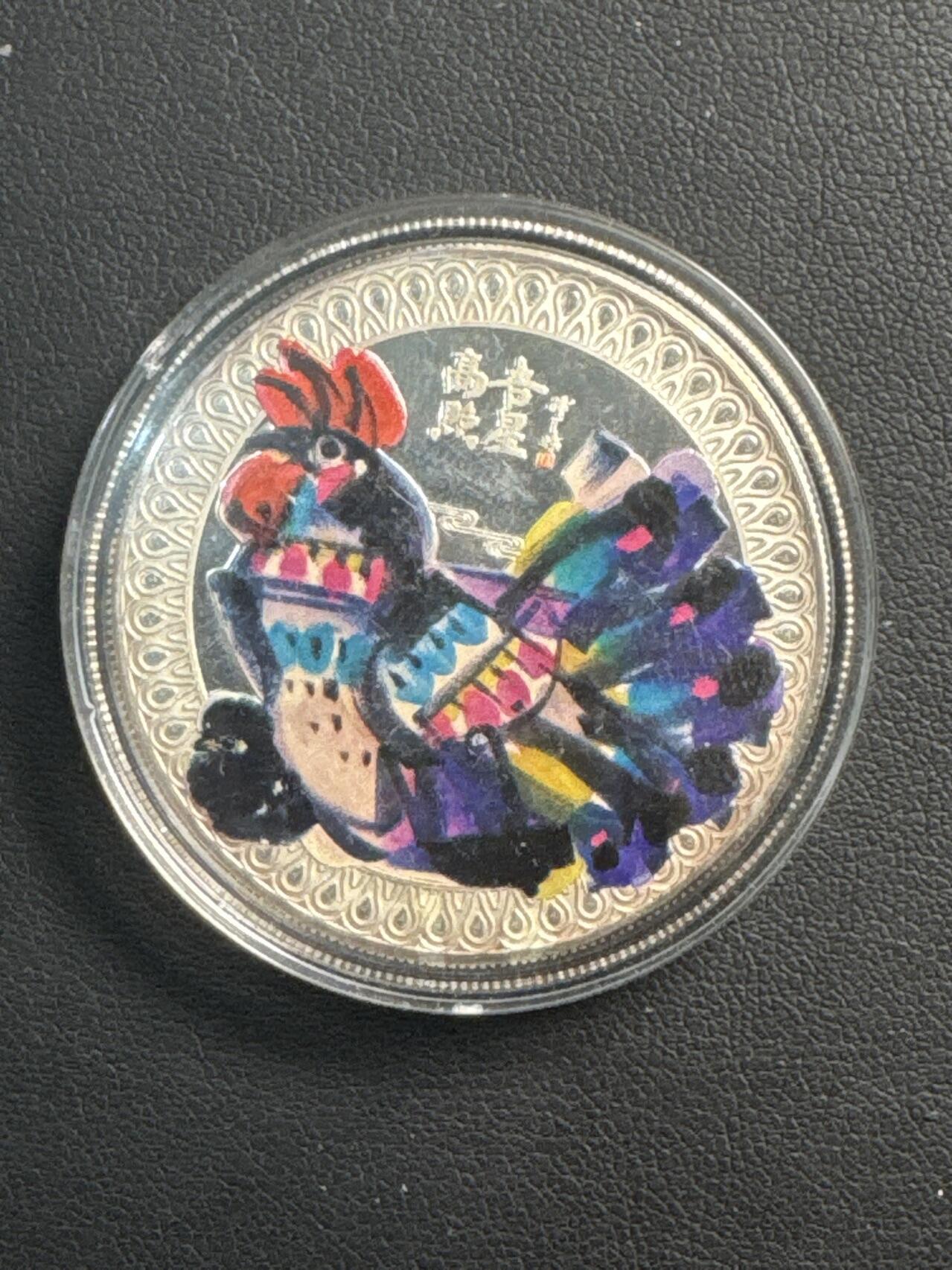 ❤️【币观天下】❤️ 第329期钱币拍卖- 2025.10.31周五晚上6点半场-长期征集拍品 2017年鸡年彩色大银章 (重30克，直径40mm)