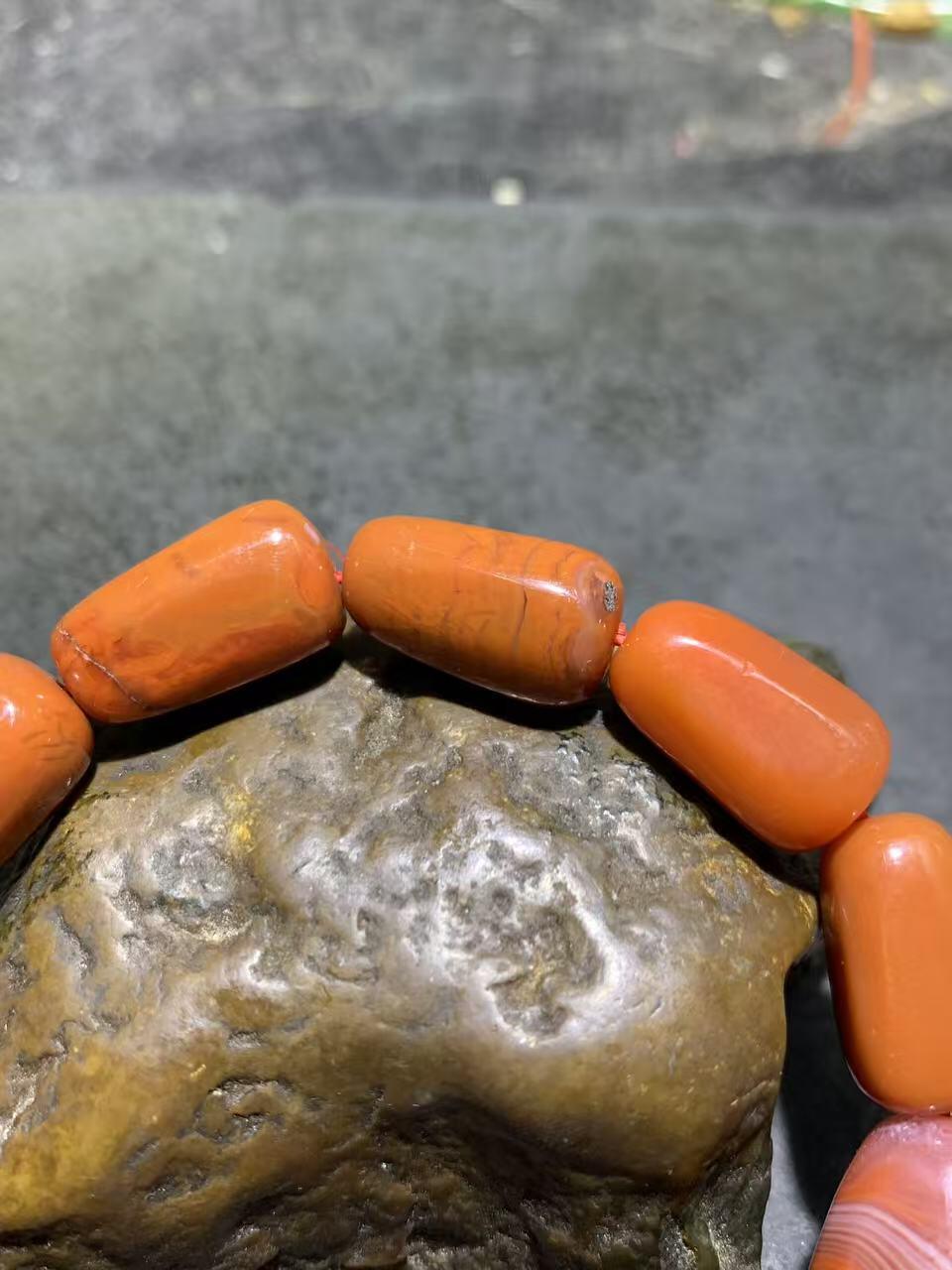 川料柿子红南红玛瑙随形单圈手串一条，