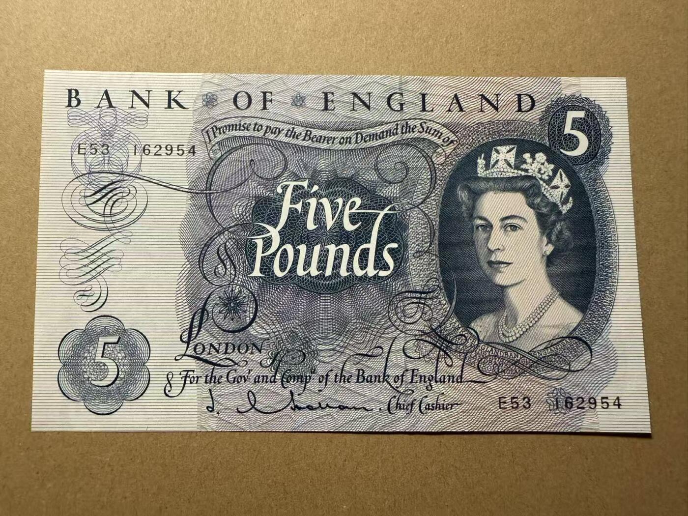 【礼羽收藏】🌏世界钱币拍卖第109期 英国1962年C序 5镑  全新unc-