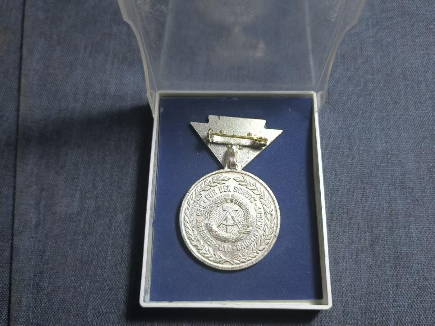 罗岚⭐爱藏⭐精品专拍第七场-分享拍场赚佣（周六有群拍，详细看简介） 民主德国人民军银级预备役军官奖章带盒 早期凸版