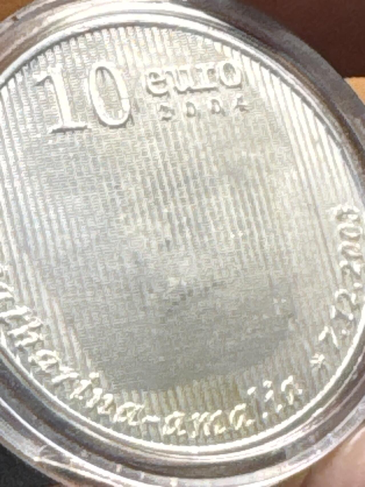 ❤️【币观天下】❤️ 第329期钱币拍卖- 2025.10.31周五晚上6点半场-长期征集拍品 【获奖币】荷兰2004年凯萨琳娜小公主诞生精制银币全世界唯一采用多重图像技术铸造改变观察角度分别能看到父母亲与孩子三幅肖像925银17.8克直径33毫米