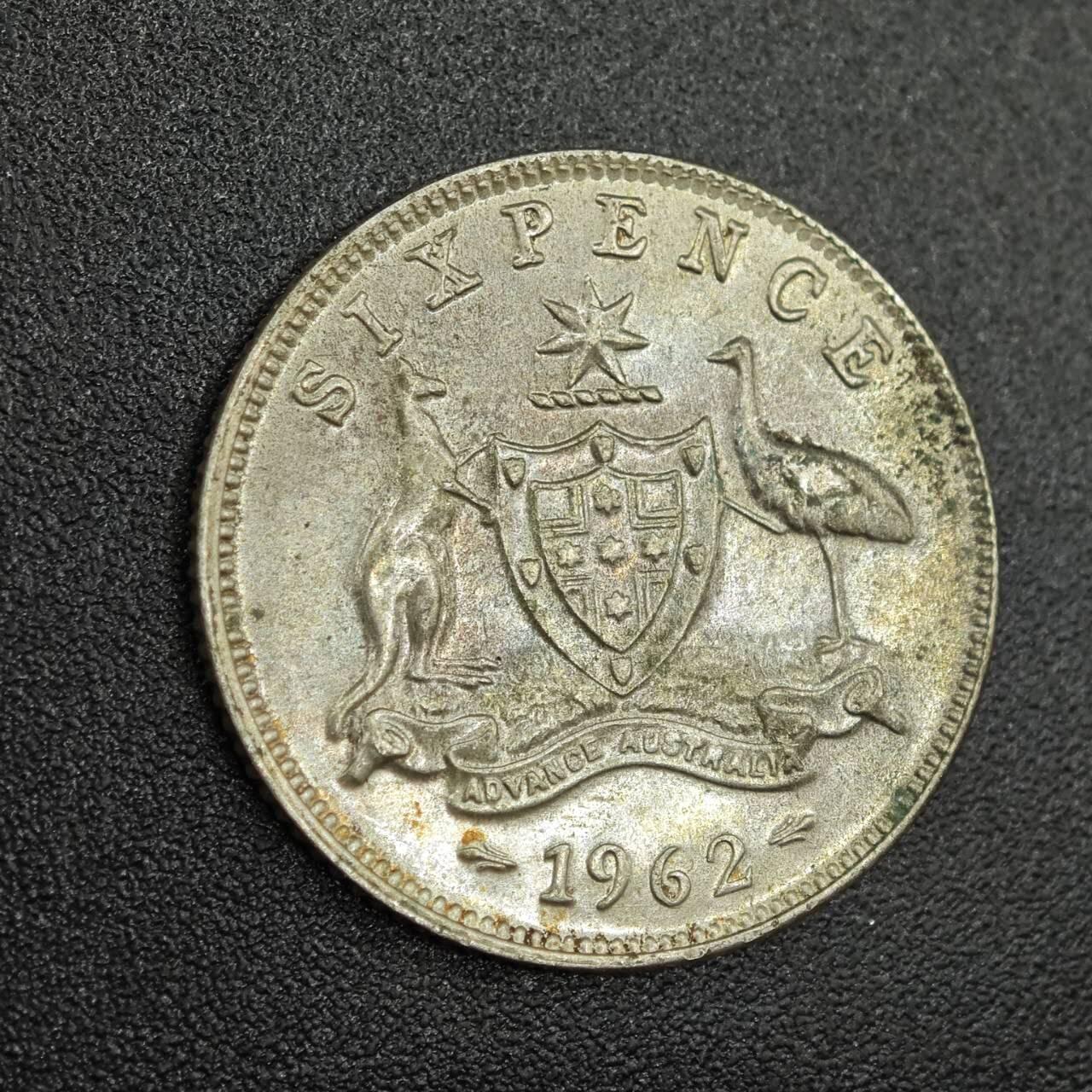 【淘币小摊】限时拍第七百八十拍  小银币场  满百包邮可预留两周  周一统一发货  澳大利亚1962年伊丽莎白二世6便士银币