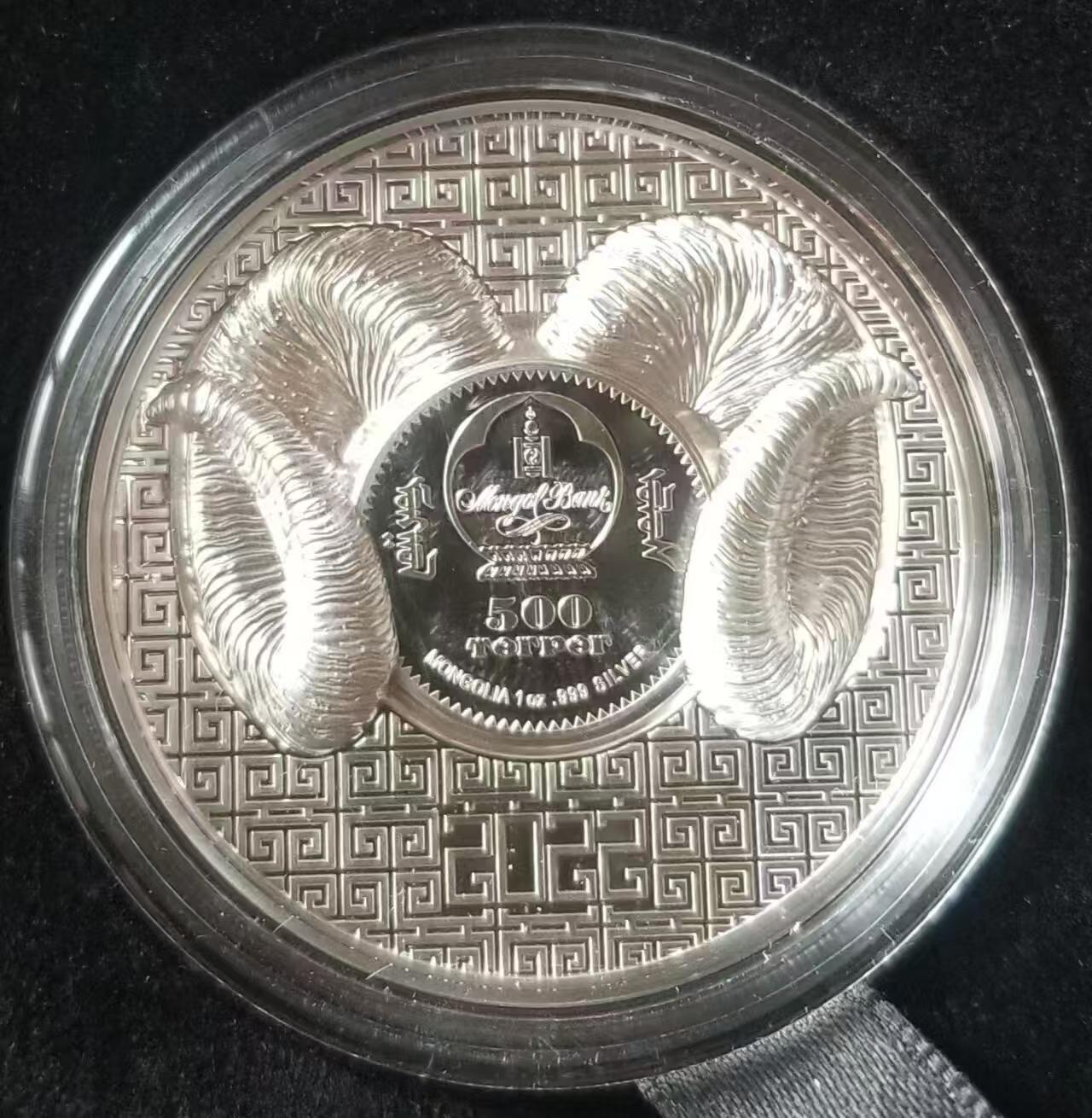 ❤️【币观天下】❤️ 第329期钱币拍卖- 2025.10.31周五晚上6点半场-长期征集拍品 蒙古2022年盘羊双面高浮雕银币 999银1盎司，直径38.61毫米，发行2500枚，带证书包装。