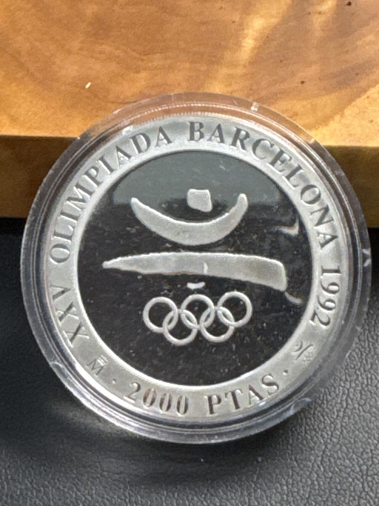 ❤️【币观天下】❤️ 第329期钱币拍卖- 2025.10.31周五晚上6点半场-长期征集拍品 原厂木制包装盒带证书西班牙1990年发行92年巴塞罗那奥运会会徽精制银币925银27克直径40毫米