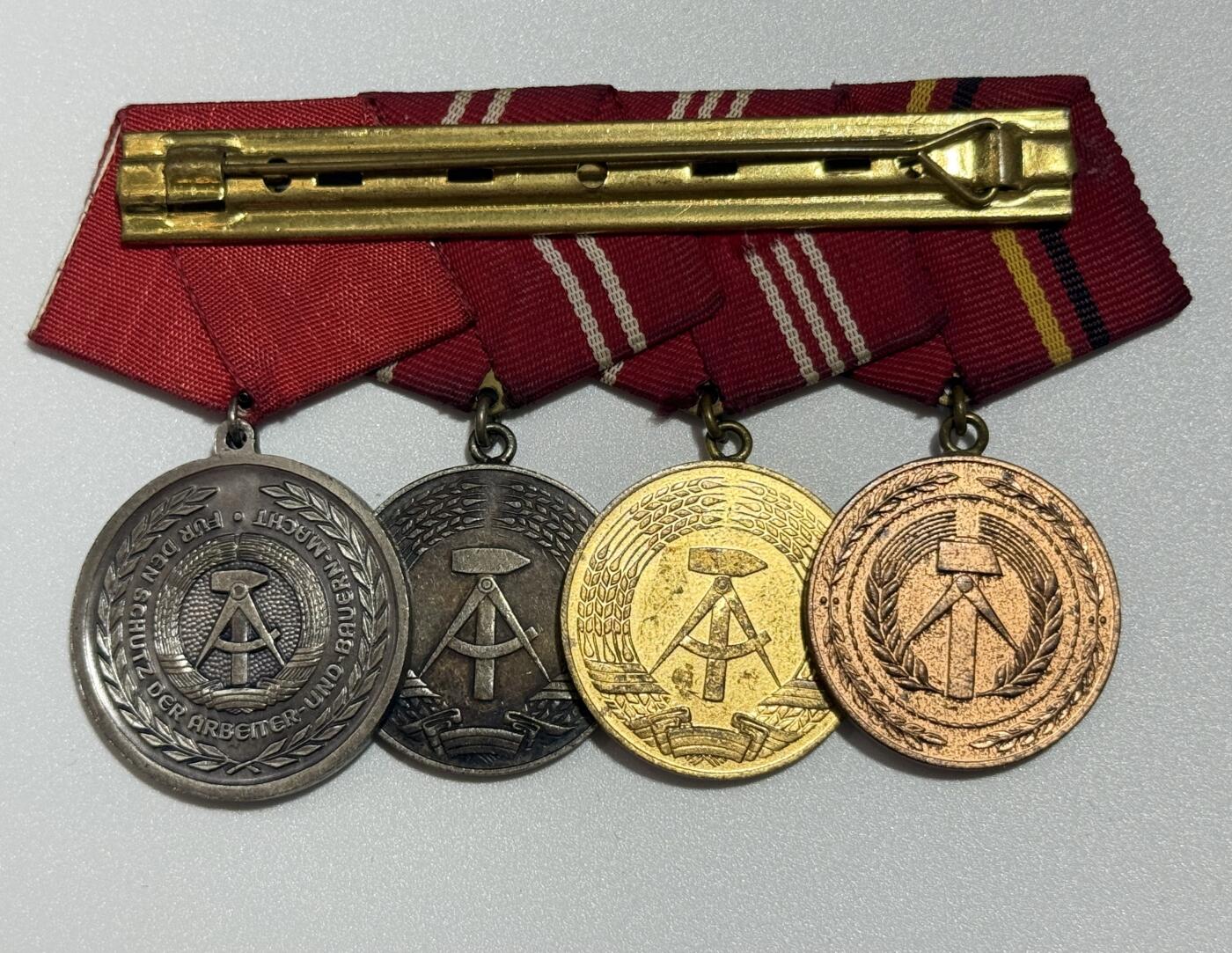 韵星假日精品2025秋季军品类拍卖会-- Rimey Holidays Boutique 2025 Autumn Militaria Sale 民主德国工战队联排--5-15年忠诚服役 工战队20周年荣誉成员