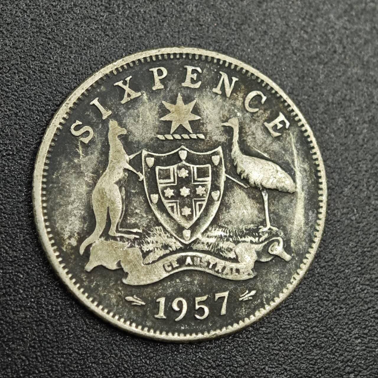 【淘币小摊】限时拍第七百八十拍  小银币场  满百包邮可预留两周  周一统一发货  澳大利亚1957年伊丽莎白二世6便士银币